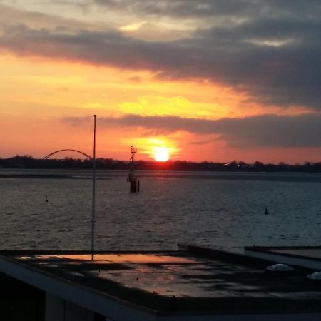 Fehmarn Burgtiefe Suedstrand Meerblick Apartment Meerzeit Exterior foto